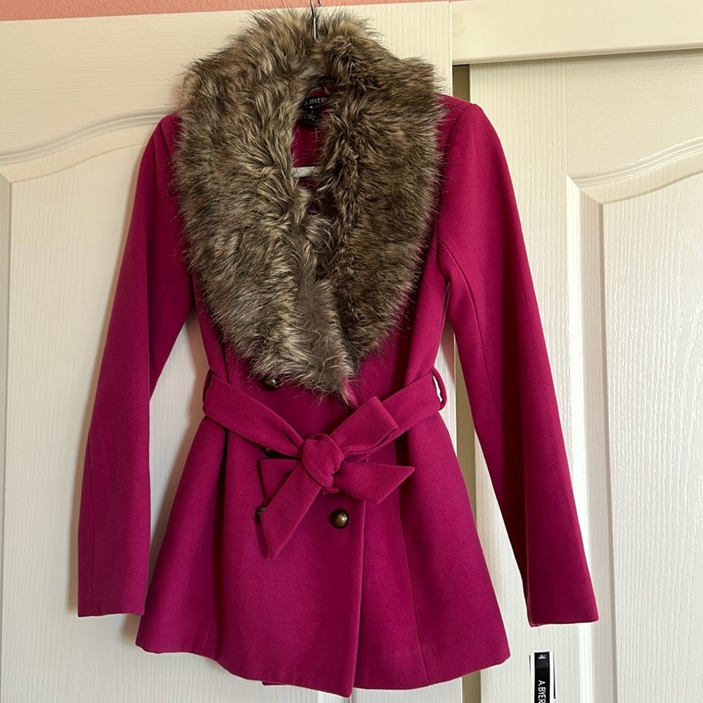 NWT with removable fur collar - S